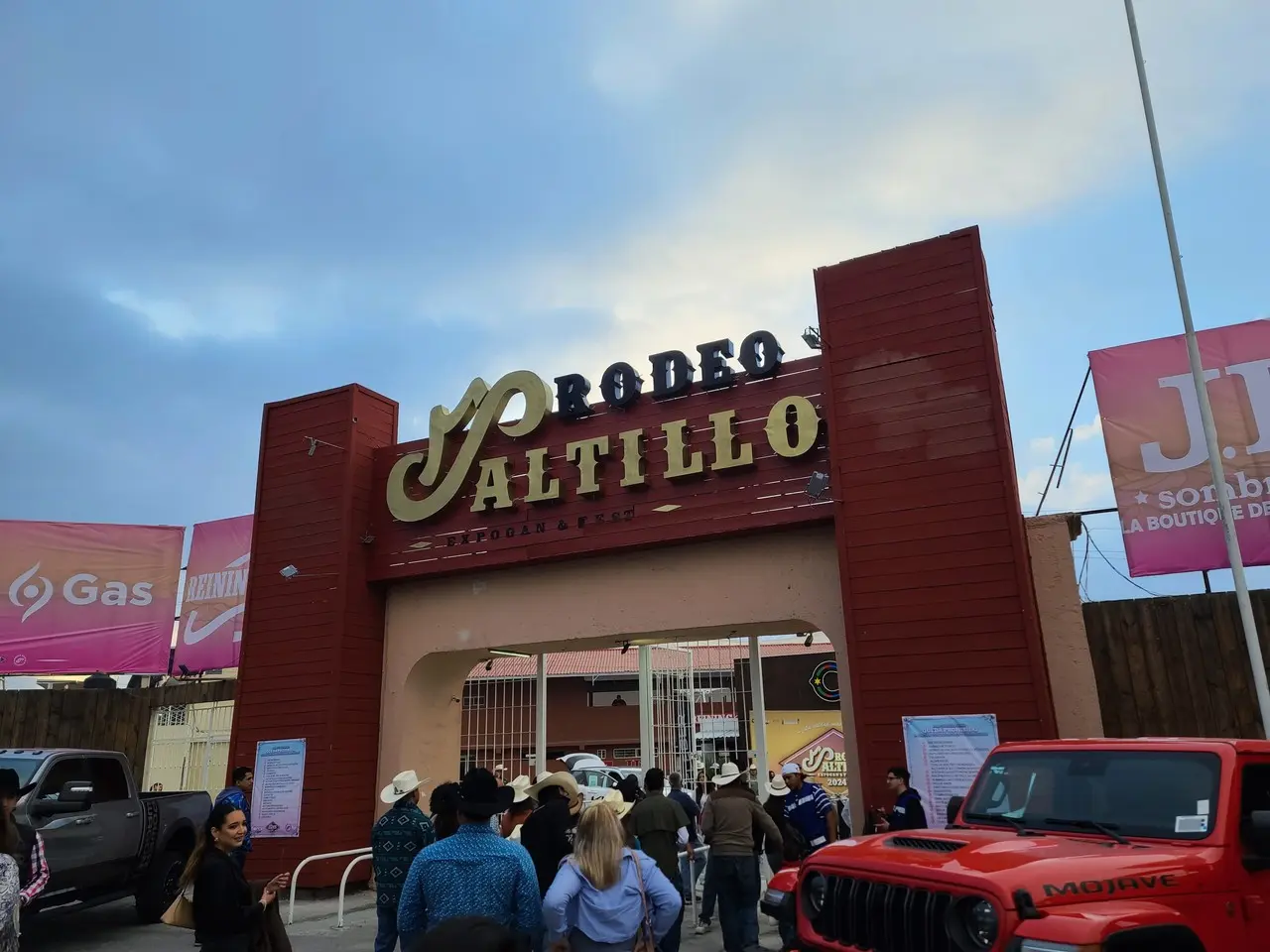 Este evento no sólo celebra la tradición del rodeo, sino que también une a la comunidad./Fotos: Claudia Almaraz