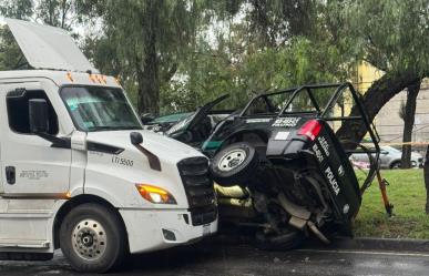 Tráiler impacta patrulla y deja un policía muerto en Iztacalco