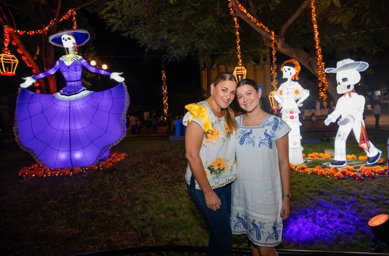 Alcaldesa de Mérida, en el encendido oficial, del Parque de San Juan. Foto: Ayuntamiento de Mérida