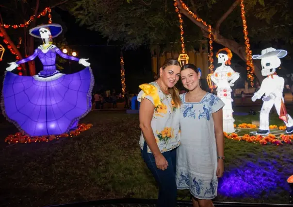 Encienden luces y estatuas gigantes en el Paque de San Juan de Mérida