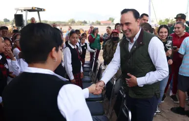 Manolo Jiménez arranca obra de secundaria en colonia Andalucía en Saltillo