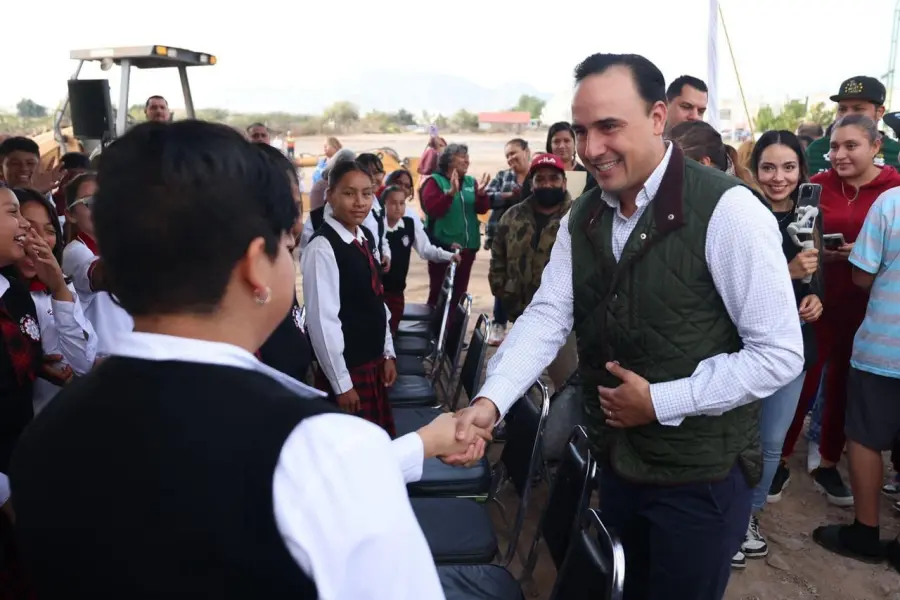 Manolo Jiménez arranca obra de secundaria en colonia Andalucía en Saltillo