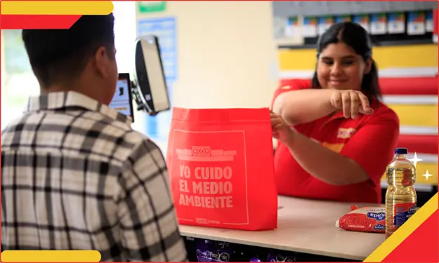 Oxxo se prepara para la posible reducción de la jornada laboral en México. Foto: Oxxo