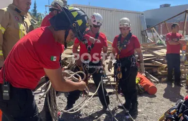 Rescatan a un hombre tras caer a pozo de 10 metros