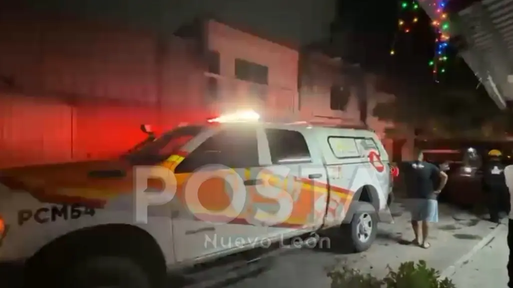 Incendio en Monterrey: evacúan a una familia tras el siniestro (VIDEO)