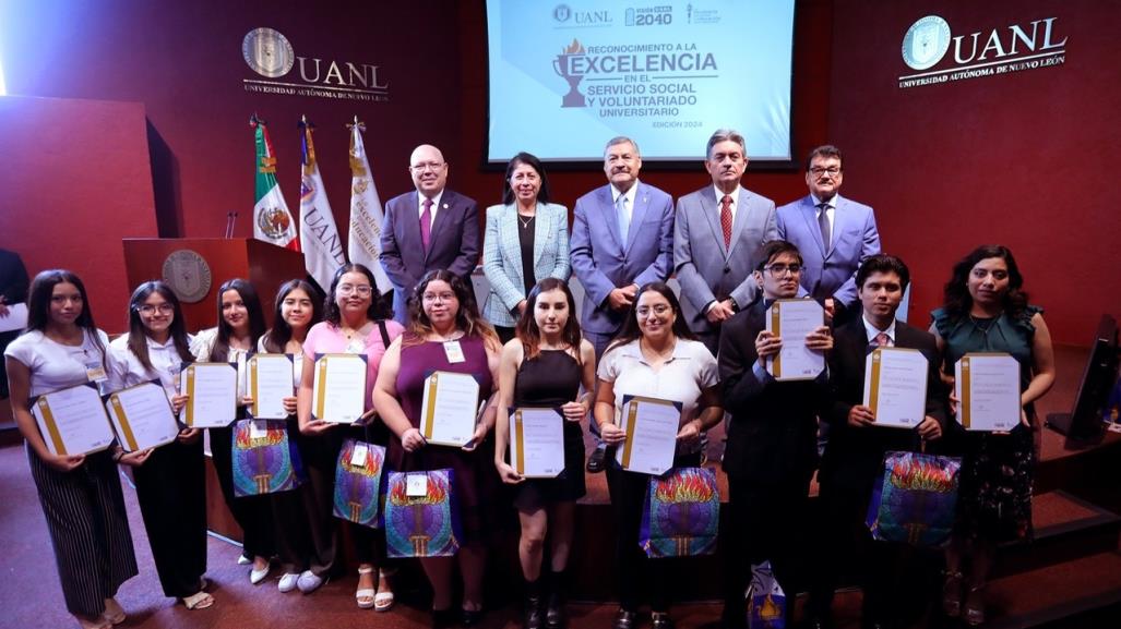 UANL reconoce vocación de servicio de sus estudiantes