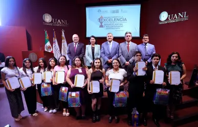 UANL reconoce vocación de servicio de sus estudiantes