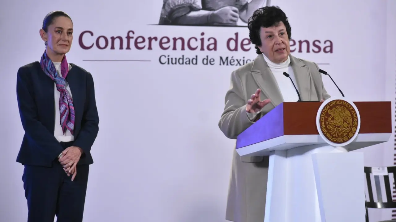 Presidenta Claudia SheinbaumPardo y la doctora Raquel Sosa. Créditos: Enrique Pérez Huerta.