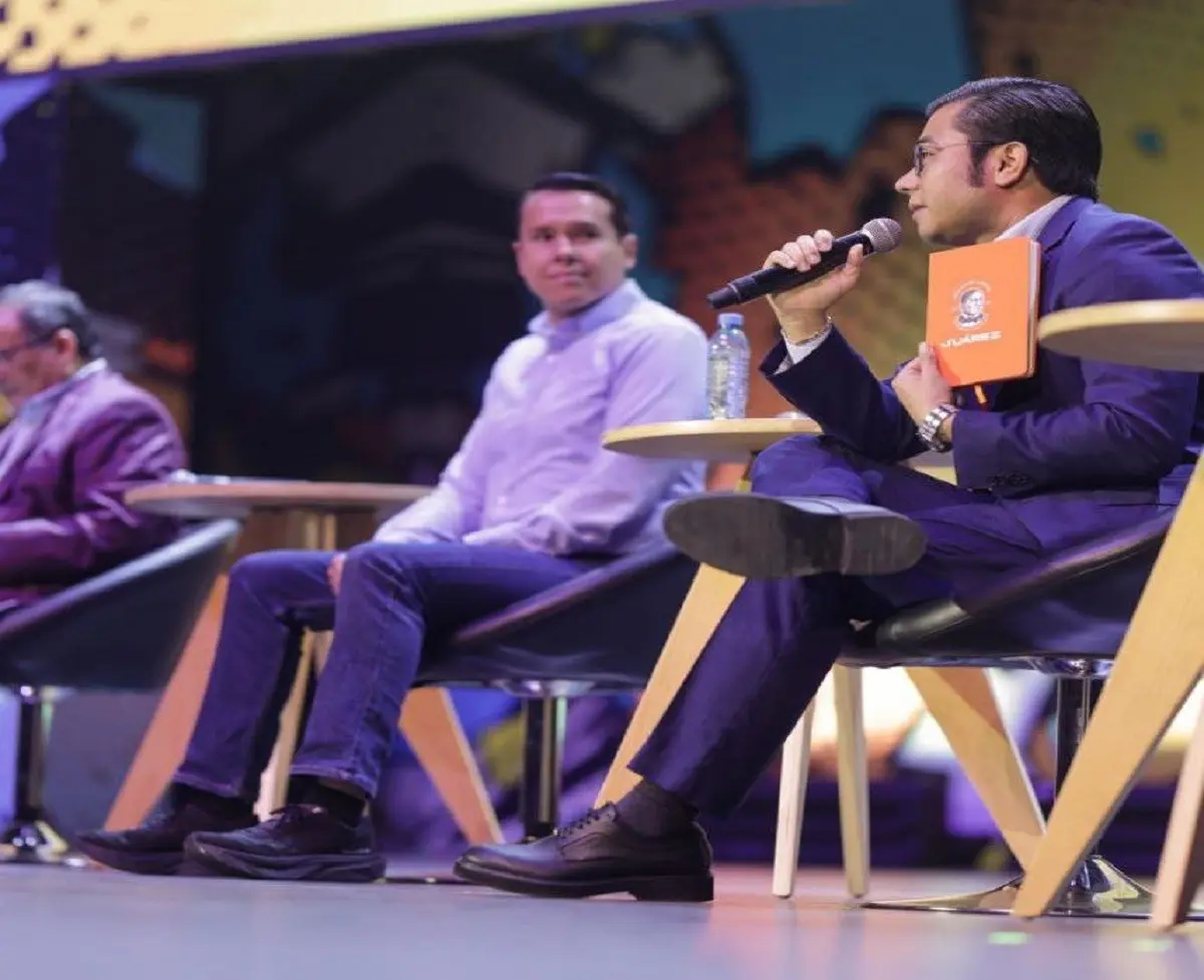 Félix Arratia participa en Congreso Nacional Universitario Motor de México
