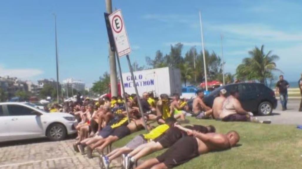 Brasil: Hinchas de Peñarol son detenidos por disturbios y quema de camiones