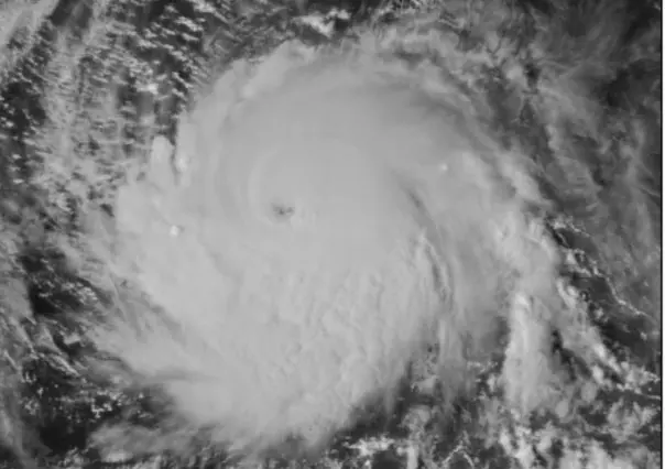 Huracán Kristy se intensifica a categoría 3 pero se aleja de costas de México