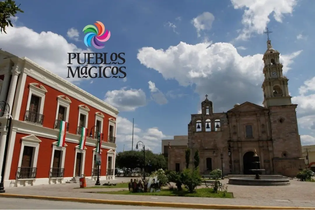 Plaza de armas y explanada principal de Linares. Foto: Canva - Secretaría de Turismo.