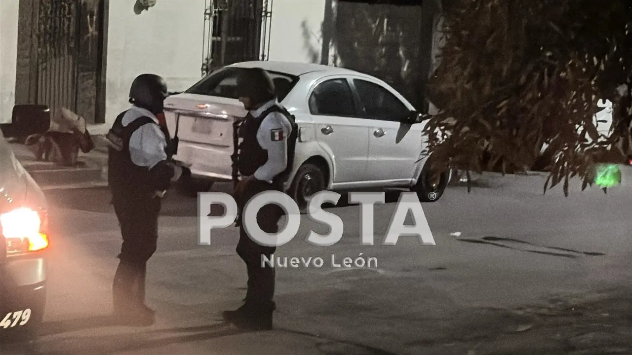 Policías municipales en la zona donde ocurrió la detención de los pistoleros. Foto: POSTA MX.