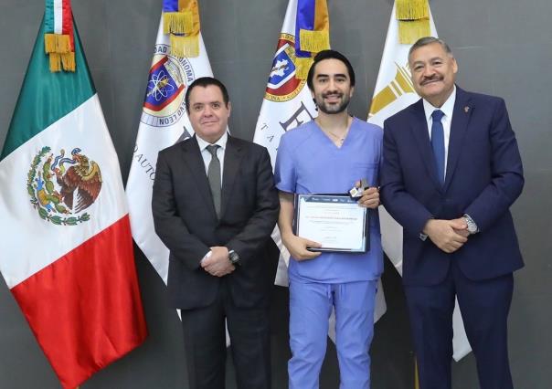 UANL: reconocen trayectoria docente en la Facultad de Medicina