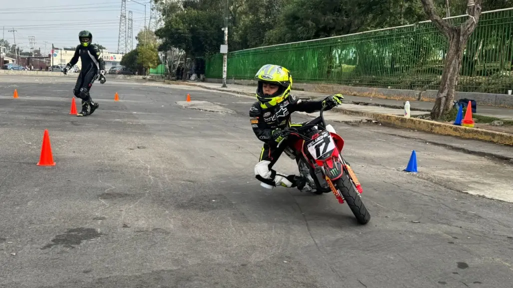 ¡Con tan solo 6 años de edad! Niño piloto, promesa en el motociclismo mexicano