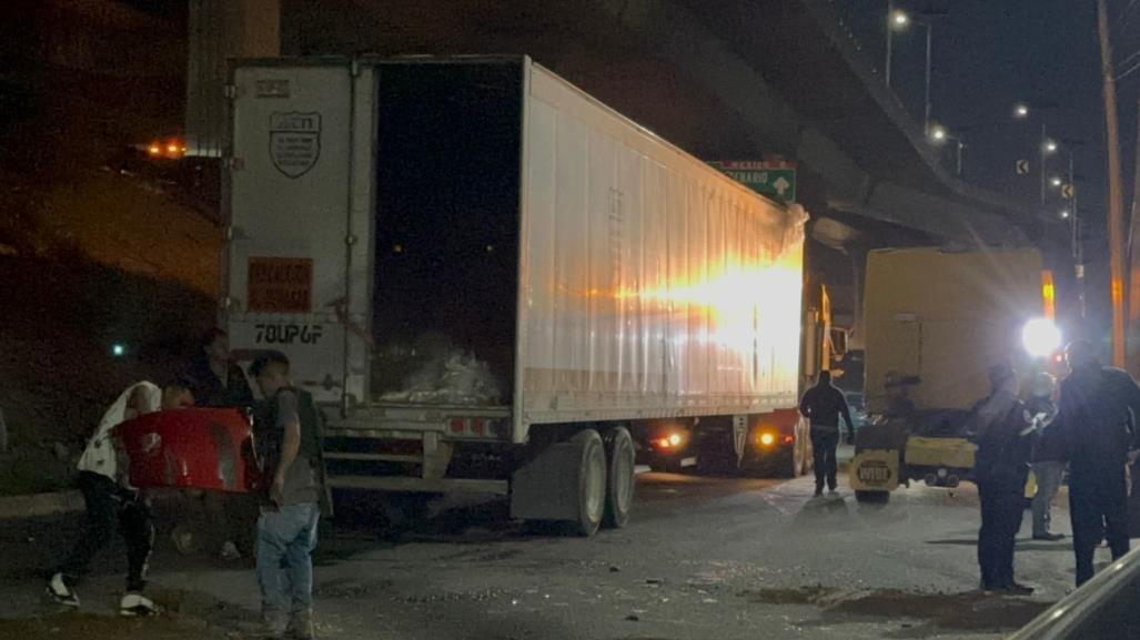 Reabren circulación tras volcadura de tráiler en la México-Querétaro Tultitlán