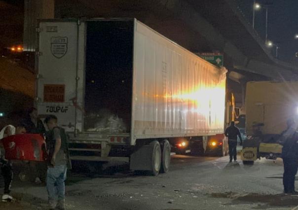 Reabren circulación tras volcadura de tráiler en la México-Querétaro Tultitlán