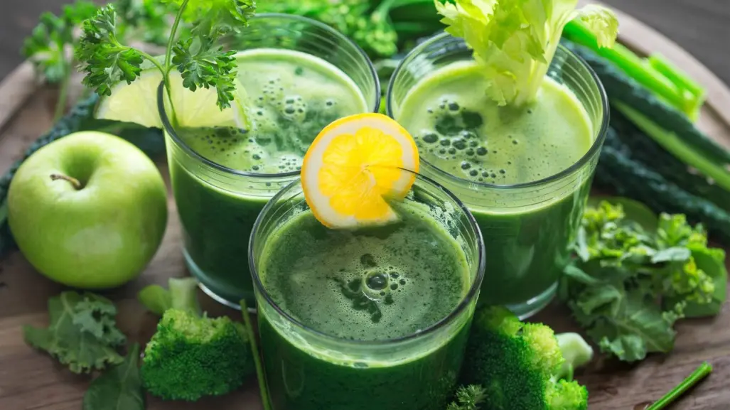 La receta de la abuela para hacer el mejor jugo verde y explotar sus ventajas