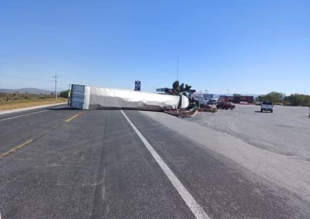 Aparatoso accidente en la carretera 57 casi mata a tráilero