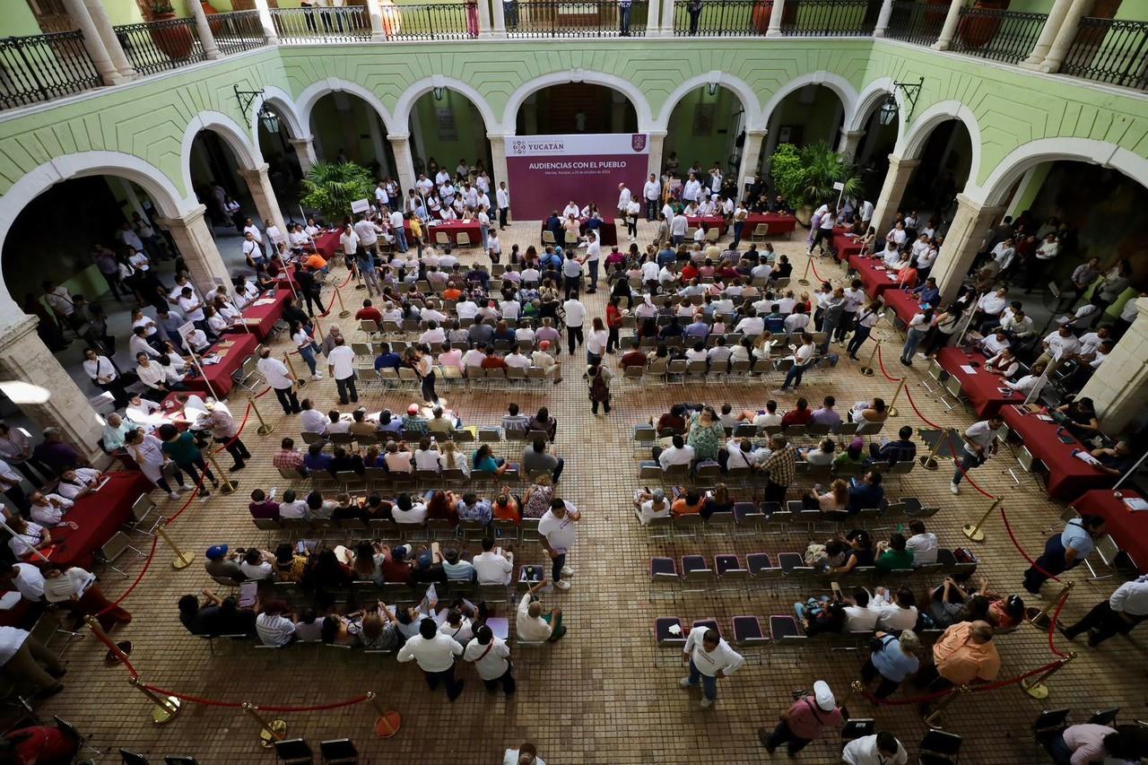 Este viernes se realizó en Palacio de Gobierno de Yucatán la primera audiencia ciudadana en la que participó Joaquín Díaz Mena.- Foto Gobierno de Yucatán