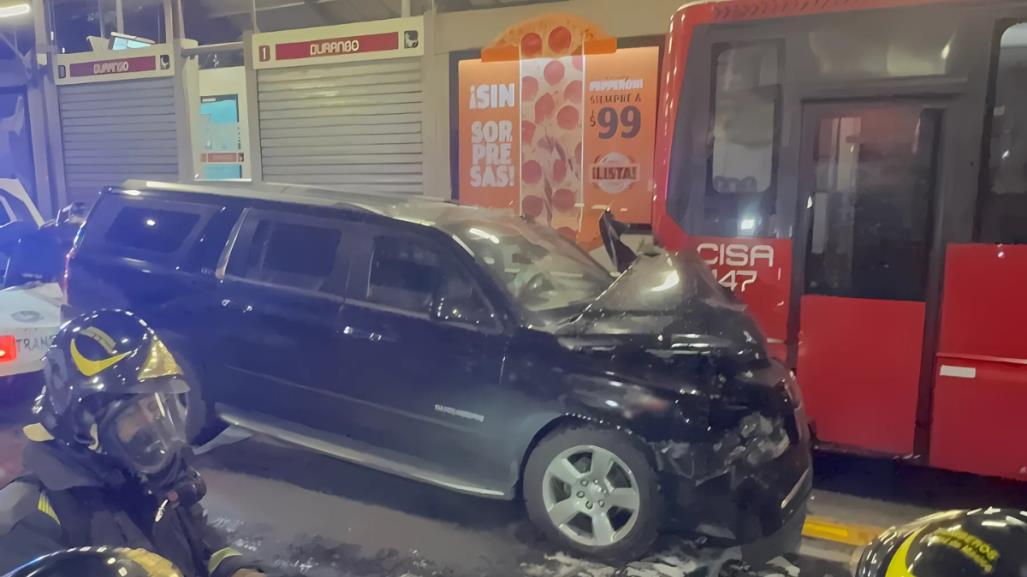 Accidente en Metrobús de la Línea 1, se estampa una camioneta blindada