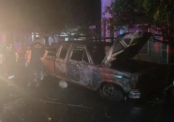 ¡Guadalupe en llamas! Camioneta queda consumida tras incendio