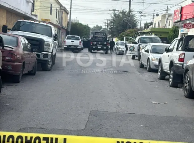 Autoridades municipales llevando las indagatorias por el ataque a la maestra. Foto: POSTA MX.