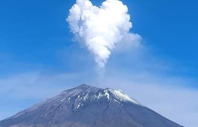 Por caída de ceniza del Popocatépetl, aeropuerto de Puebla suspende operaciones