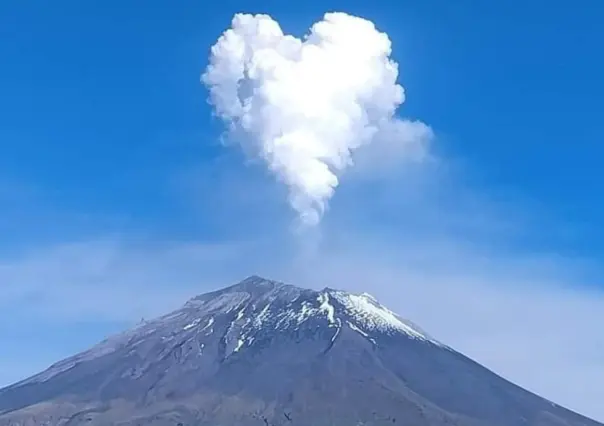Por caída de ceniza del Popocatépetl, aeropuerto de Puebla suspende operaciones