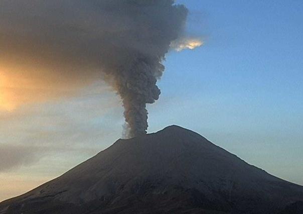 ¡Goyo emite cenizas! Actividades en el aeropuerto de Puebla en constante cambio