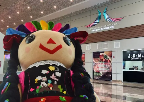 PILARES llega al AIFA con la exhibición de la Muñeca Lelë Amigurumi Monumental