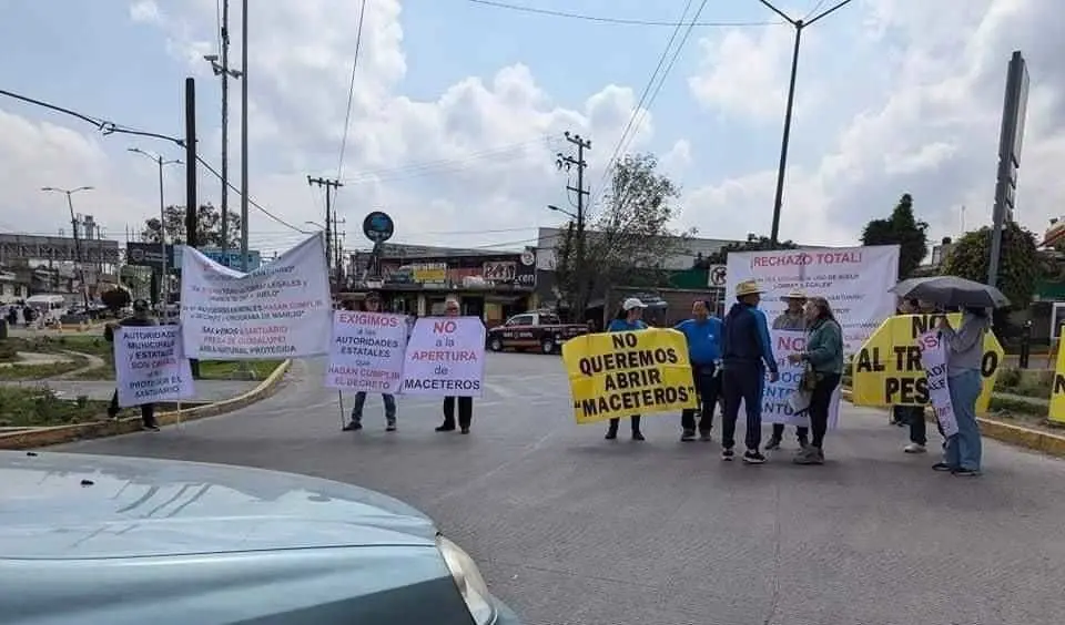 Vecinos de Bosques del Lago se manifiestan contra corrupción y obras ilegales. Foto: Dossier Digital Izcalli