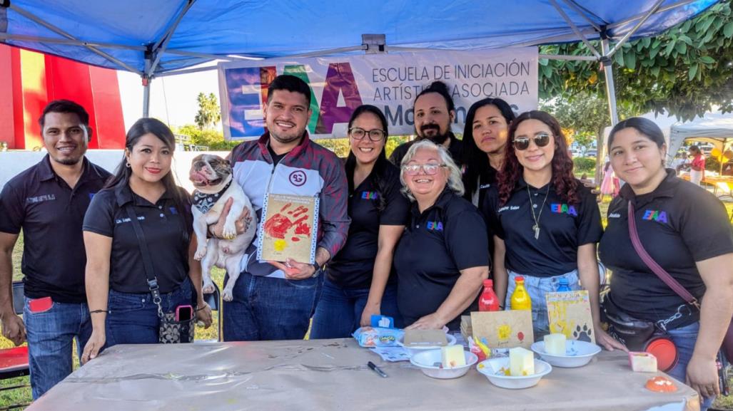 Alberto Granados asiste con sus mascotas al 5 aniversario de Patita de perro