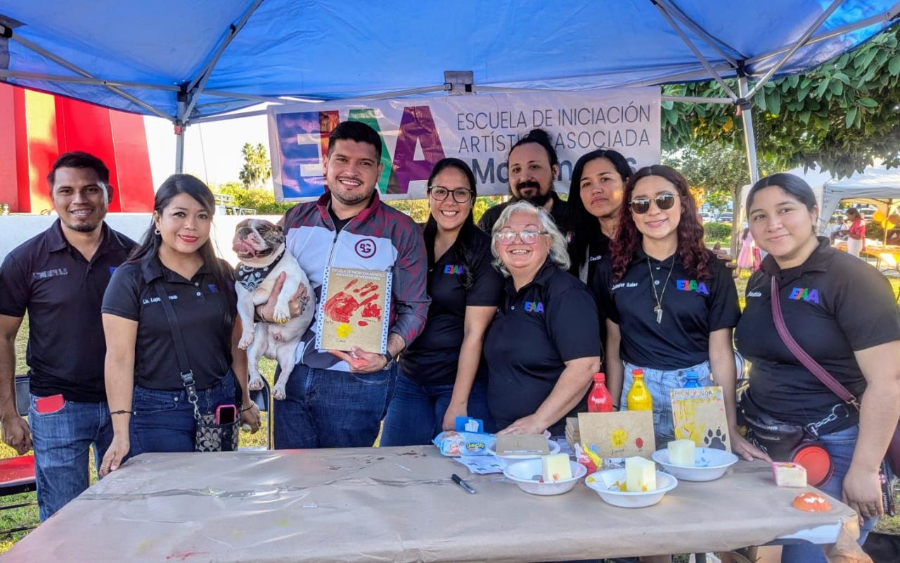 Alberto Granados se une a los festejos de Patita de Perro. Foto: Ignacio Aceves