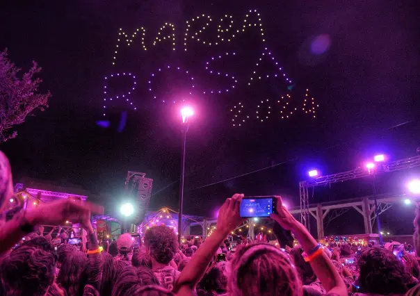 Cáncer de mama: Rompen récord de recaudación con la carrera Marea Rosa Glow 5K