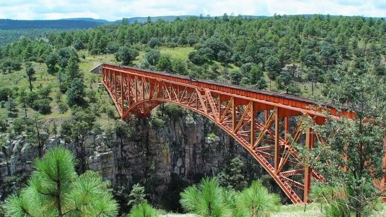 Puente ferroviario Río Chico: Historia, ecoturismo y aventura extrema