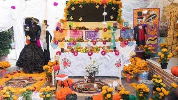 ¿Cómo armar un altar de muertos? Pasos para honrar a tus seres queridos en casa