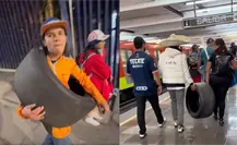 Fórmula 1: Aficionado viaja en metro de la CDMX con neumático como souvenir