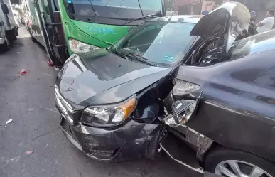 Se desmaya y provoca carambola en Iztapalapa, hay ocho lesionados