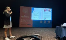 Yucateca destaca en un congreso sobre el idioma inglés en Monterrey