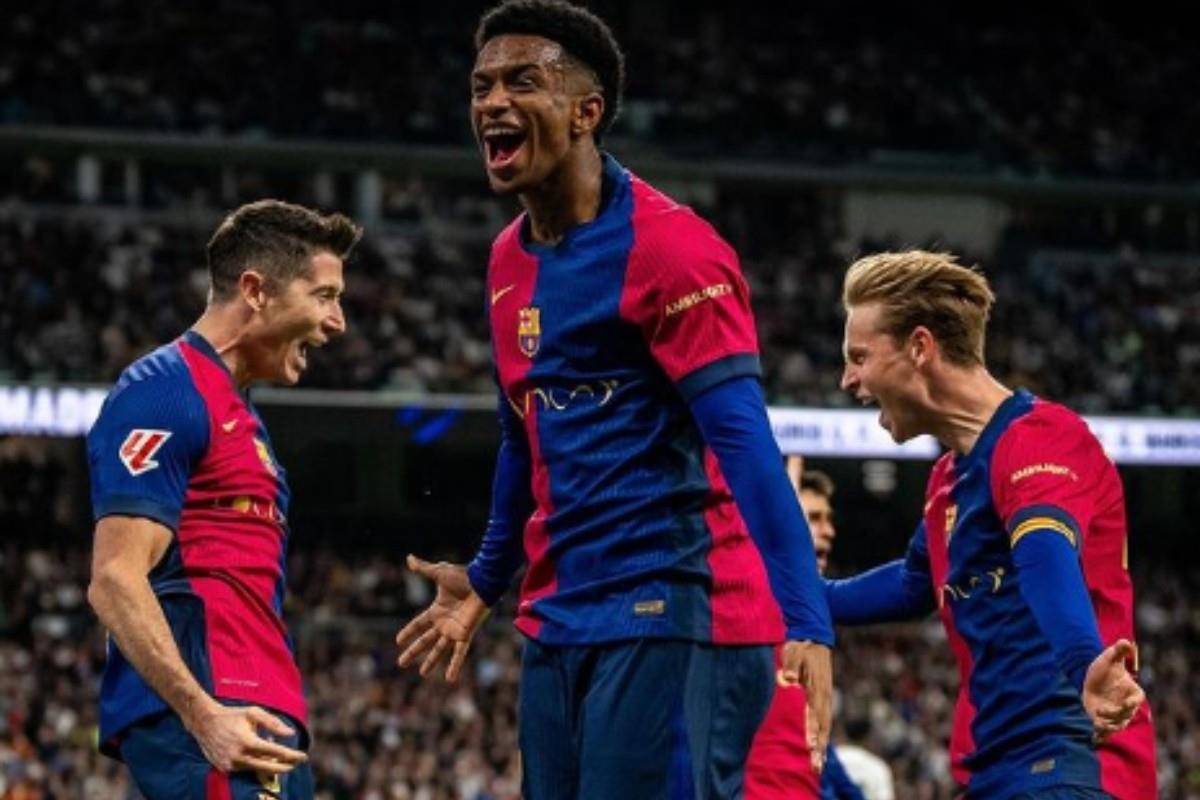 Jugadores del FC Barcelona festejando una anotación en el Santiago Bernabéu Foto: Instagram @fcbarcelona