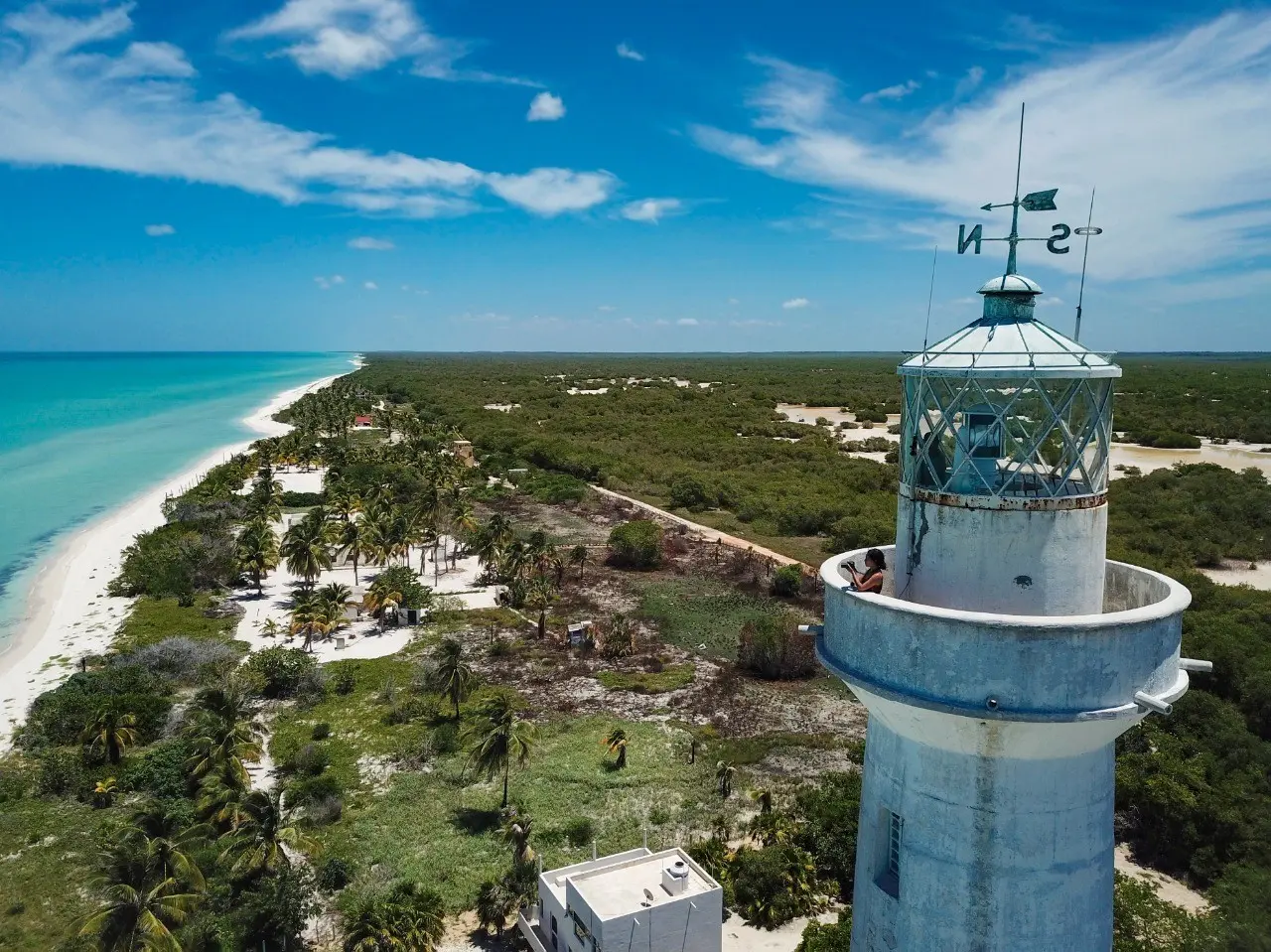 Los faros cumplen una función muy importante en el sector marítimo pues ayudan a los navegantes a ubicar la zona de tierra en caso de que la tecnología falle.- Foto de Mariana Baenove