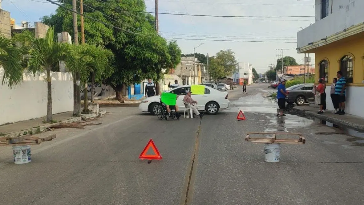 Tampico: Bloqueo de avenida por crisis sanitaria de Comapa Sur
