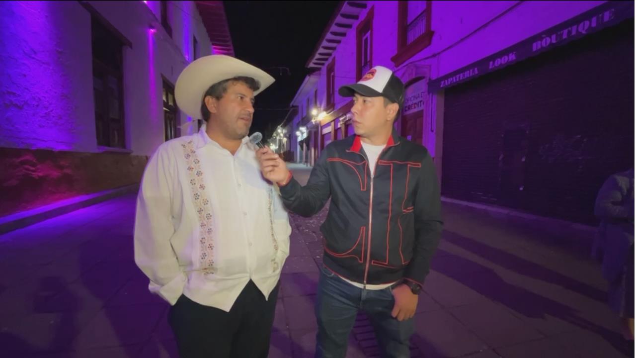 Mauricio Solís Cruz entrevistando a Carlos Alberto Manzo Rodríguez. Captura de pantalla (Facebook/MinutoxMinuto Michoacán)