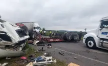 Cierran en Carretera Victoria-Monterrey por choque de tráilers