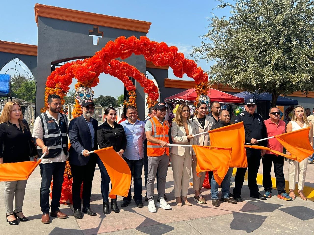 Panteón de Juárez y el alcalde Félix Arratia. Foto: Jorge López