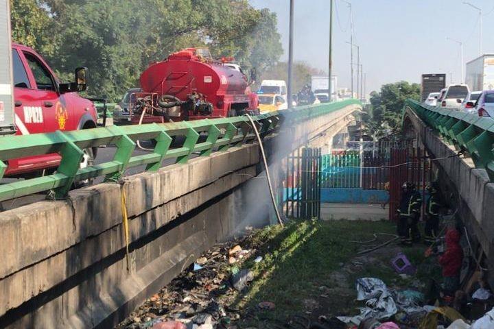 Bajo puente de Coyoacán donde se originó el incendio. Foto: Ramón Ramírez