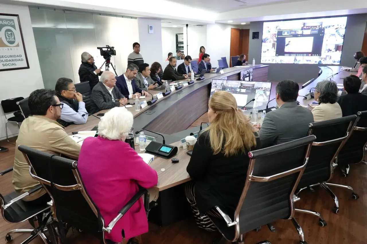 La compra consolidada de medicamentos incluirá vacunas, material de laboratorio y radiológico. Foto: IMSS