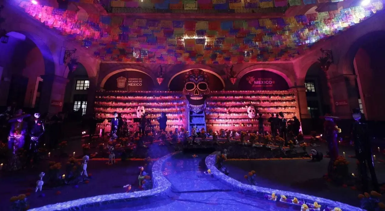 Día de muertos: Descubre en qué parte de Edomex está la ofrenda de mil cráneos. Foto: @Edomex