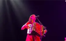 Julieta Venegas enamora a regios con su filosofía de vida en concierto